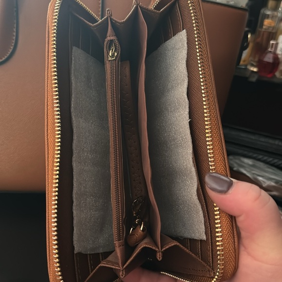 Camel Leather Matching Purse and Wallet - Picture 2 of 5